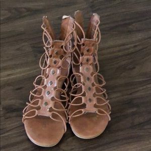 Above the ankle sandals